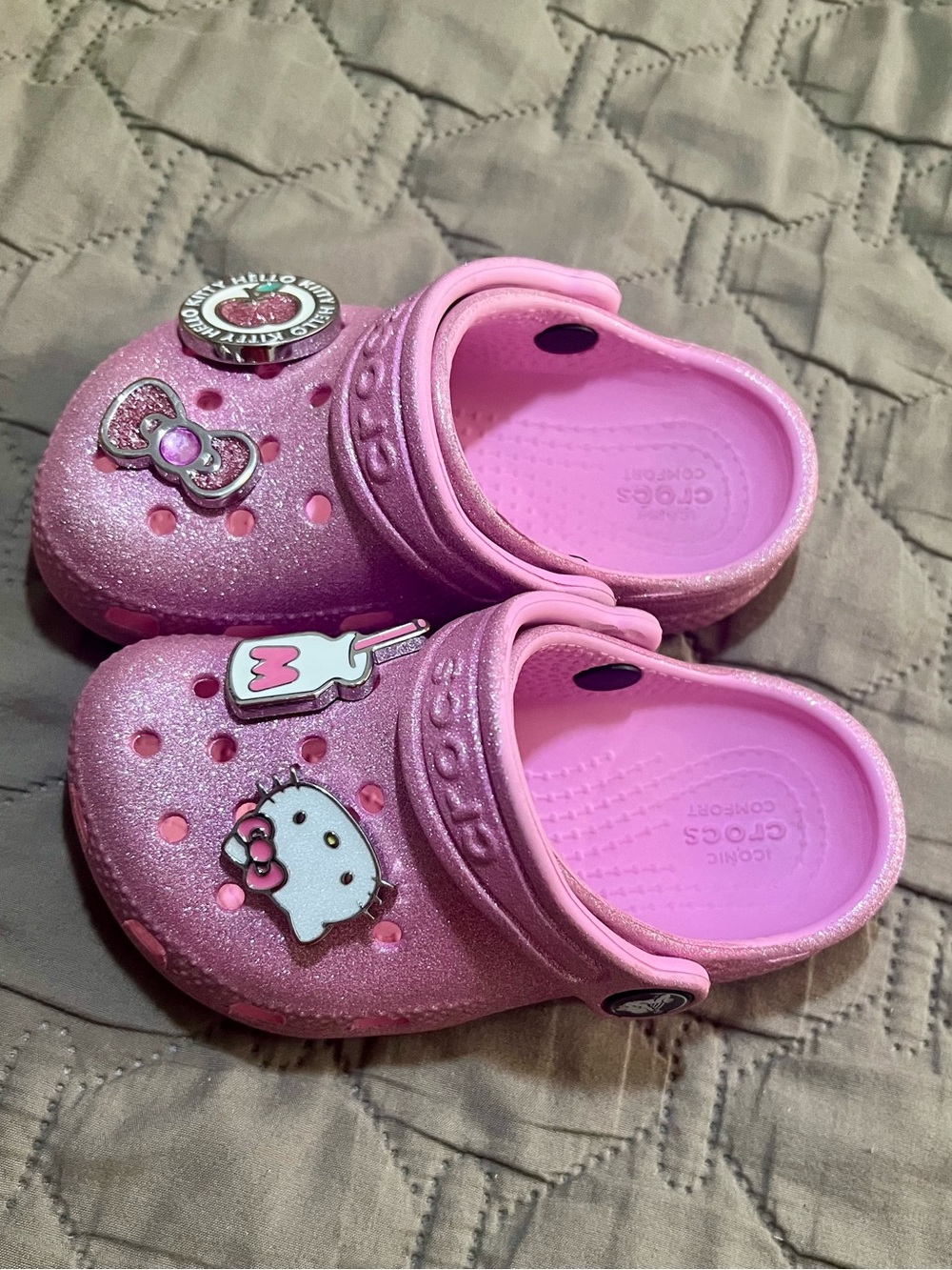 CROCS Kids Pink Glitter Clogs with Kitty Jibbitz 7c
